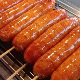 ไส้กรอกยักษ์เตาถ่าน  ตลาดเที่ยงคืน