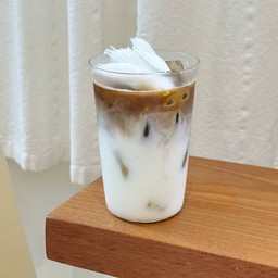 ลาเต้น้ำมะพร้าว