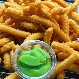 ปาท่องโก๋สเปนรสใบเตย