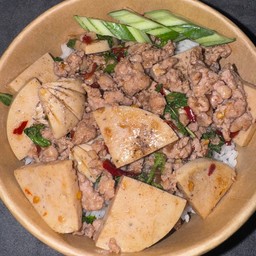 ข้าวกระเพราหมูสับหมูยอ