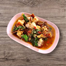 กะเพราหมูกรอบ (กับข้าว)