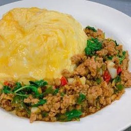 กะเพราหมูสับ+ไข่ข้น ราดข้าว