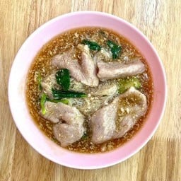 ราดหน้าเส้นหมี่หมูนุ่ม LM