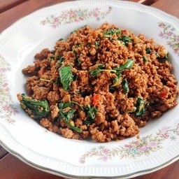 กระเพราเนื้อสับ กับข้าว