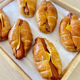 ปังเกลือไส้กรอกชีส