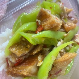 พริกหยวกหมูกรอบใส่พริกตำ