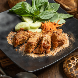 หมูทอดฝุ่นตลบสอดไส้ลาบเน้นๆแน่นๆ