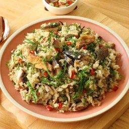 ข้าวผัดปลาทูชะอม