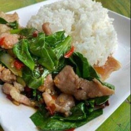 คะน้าหมูชิ้น ราดข้าว