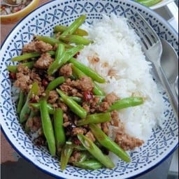 คะน้าหมูสับ ราดข้าว