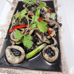 B35-ปลาหมึกผัดน้ำดำ