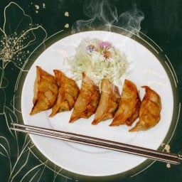 เกี๊ยวซ่าทอดกรอบ 6 ชิ้น