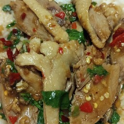 กระเพราเป็ดราดข้าว