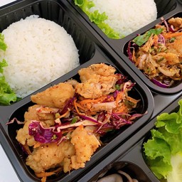 ข้าวยำไก่แซ่บ