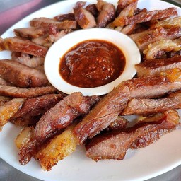 เนื้อทอดแดดเดียวโคขุนท่าน้ำบางศรีเมือง(เจ๊หมูเจ้าเก่า)การันตีความอร่อยยาวนานกว่า30ปี ท่าน้ำบางศรีเมือง