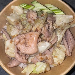 ข้าวผัดกะหล่ำปลีหมูชิ้น