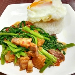 ผักบุ้งหมูกรอบราดข้าว