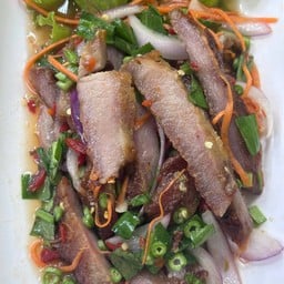 ยำหมูตกครก