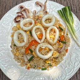ข้าวผัด ปลาหมึก