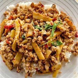ข้าว กะเพราหน่อไม้ (เลือกเนื้อสัตว์)