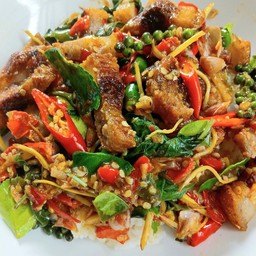 ผัดฉ่าหมูกรอบ