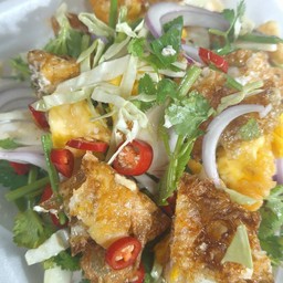 ยำไข่ดาวราดข้าว