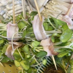 สามชั้นพันดอกทานตะวัน