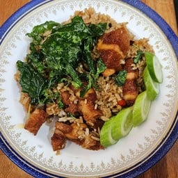 กะเพราคลุก หมูกรอบ