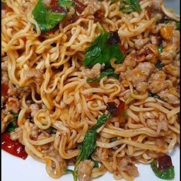 มาม่าผัดกะเพราหมู