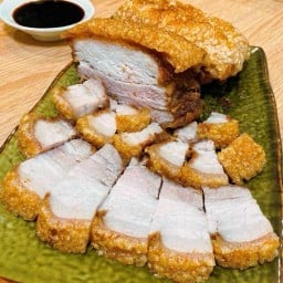 หมูกรอบในตำนาน-ขอนแก่น