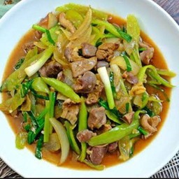 ข้าวพริกอ่อนเครื่องในไก่