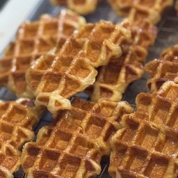 ครัฟเฟิลชิ้นใหญ่ 4 ชิ้น - กล่อง