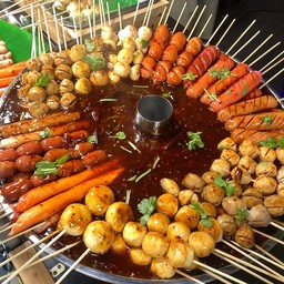 ชุดรวม 8 ไม้ ไส้กรอกแดง 2 รมควันแดง 1 ไก่จัมโบ้ 1 เนื้อวัว 2 เอ็นหมู 2