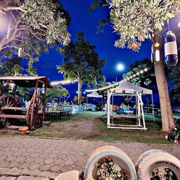 นะหน้าทอง คาเฟ่ แอนด์ บาร์