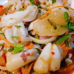 ยำไข่หมึก