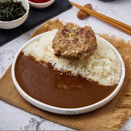 ข้าวหน้าแกงกะหรี่หมูแฮมเบิร์ก