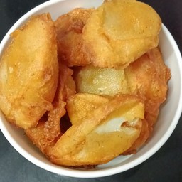 ปลาเส้นทอดกรอบทานคู่กับน้ำจิ้มซีฟู้ดถั่วตัด