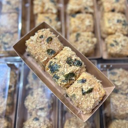 เค้กไก่หยอง(4ชิ้น)