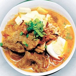 ก๋วยเตี๋ยวแกงหมูตุ๋น