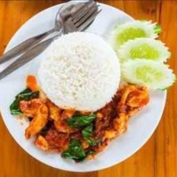 ข้าวพริกแกงหมู มะเขือ ถั่วฝักยาว หน่อไม้ (หมายเหตุ โปรดระบุผักที่ต้องการด้วย)