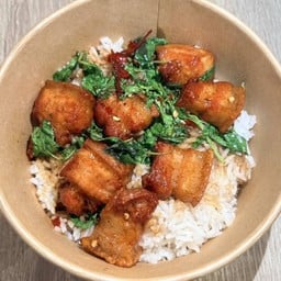 ข้าวกะเพราสามชั้นทอด