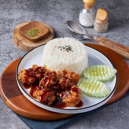 เบนโตะข้าวไก่ทอดซอสเทอริยากิ ฟรี! เครื่องเคียงและซุปมิโสะ