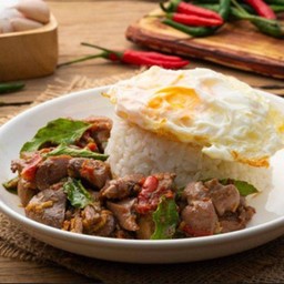 ข้าวพริกแกงเครื่องใน มะเขือ ถั่วฝักยาว หน่อไม้ (ระบุผักที่ต้องการด้วย)