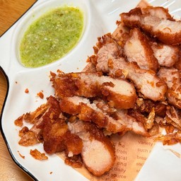 สามชั้นทอดปลาร้า