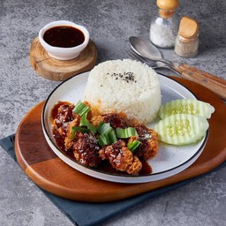 ข้าวไก่กรอบซอสแจ่วแซ่บ