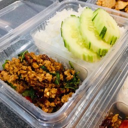 กะเพรา หมูสับ (พริกแห้ง)