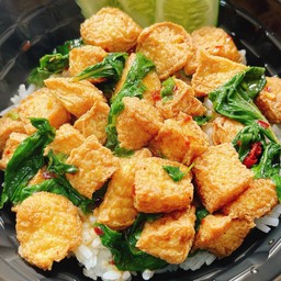 ข้าวกะเพราเต้าหู้ไข่