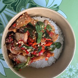 ข้าว กะเพราหมูกรอบ