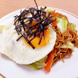 มาม่ายากิโซบะ+ไข่ดาว