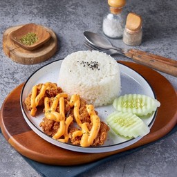 ข้าวไก่กรอบซอสชีสซี่มาโย